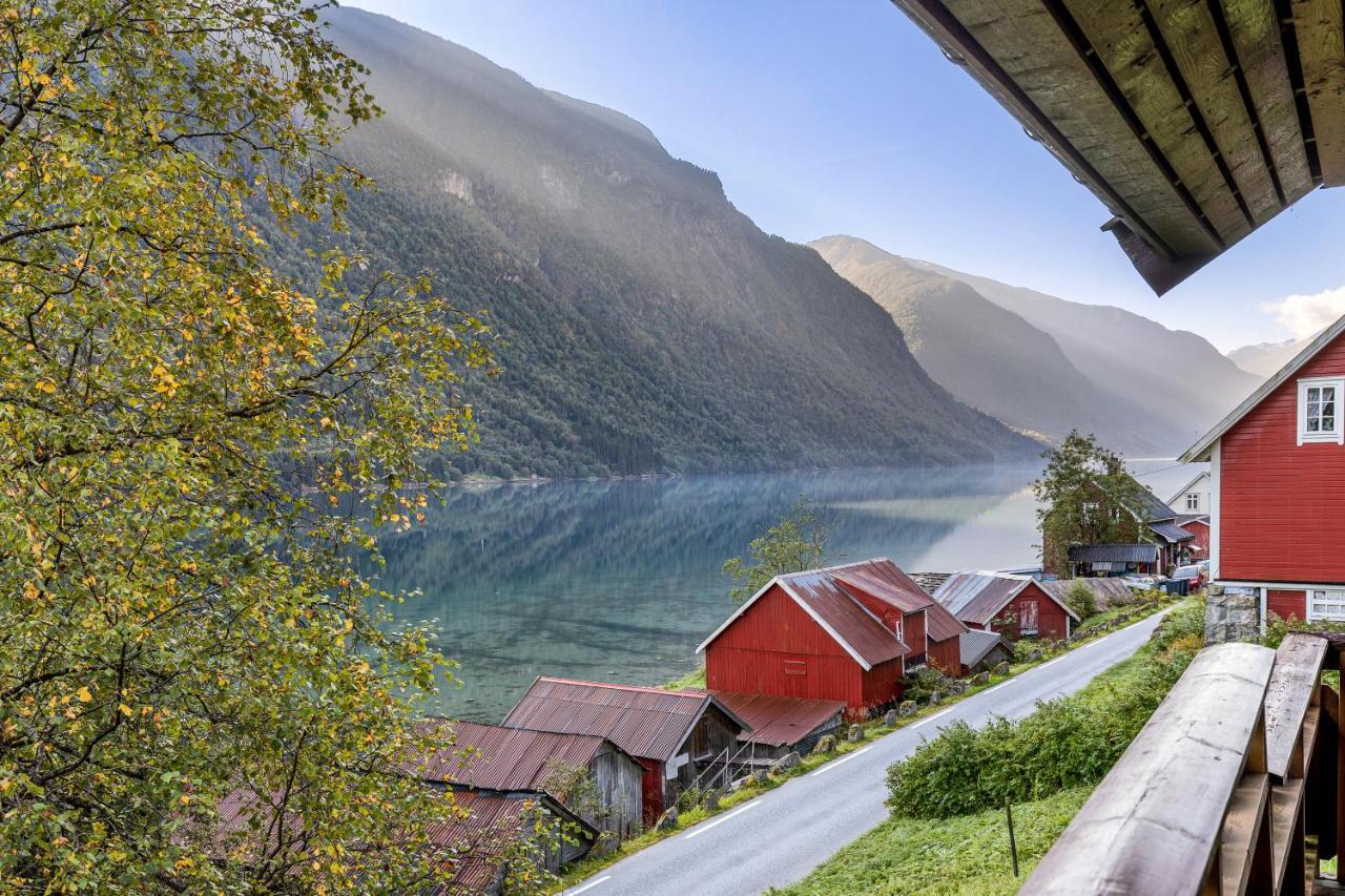 Cabin Alongside The Beautiful Fjaerlandsfjord Eksteriør billede