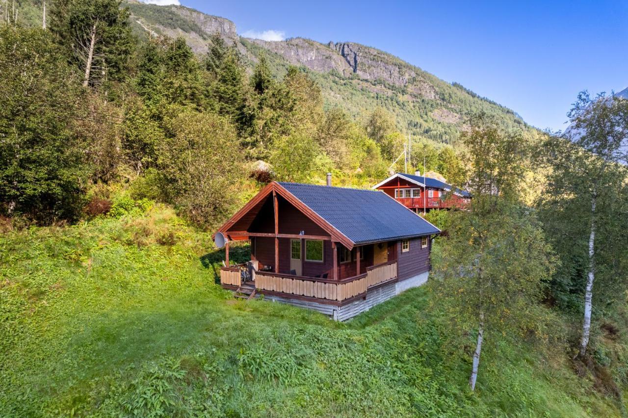 Cabin Alongside The Beautiful Fjaerlandsfjord Eksteriør billede